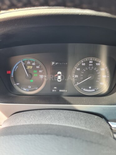 Hyundai Sonata-16