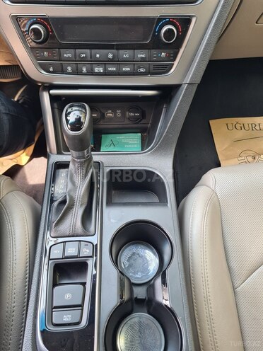 Hyundai Sonata-14