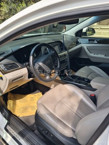 Hyundai Sonata-5