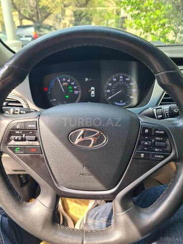 Hyundai Sonata-15