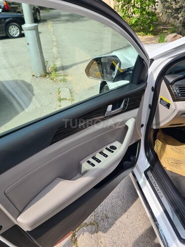 Hyundai Sonata-6