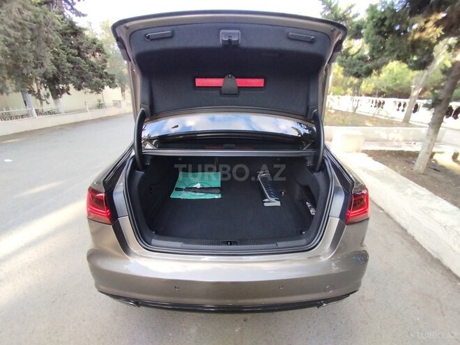 Audi A6-12