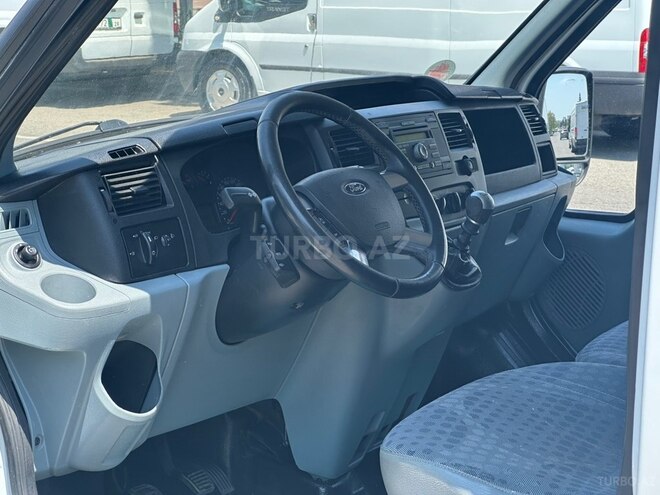 Ford Transit-8