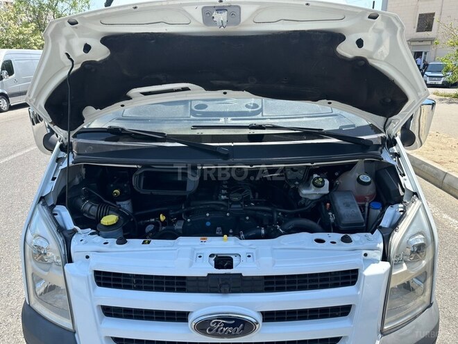 Ford Transit-11