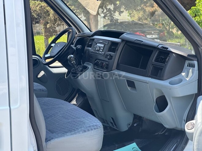 Ford Transit-9