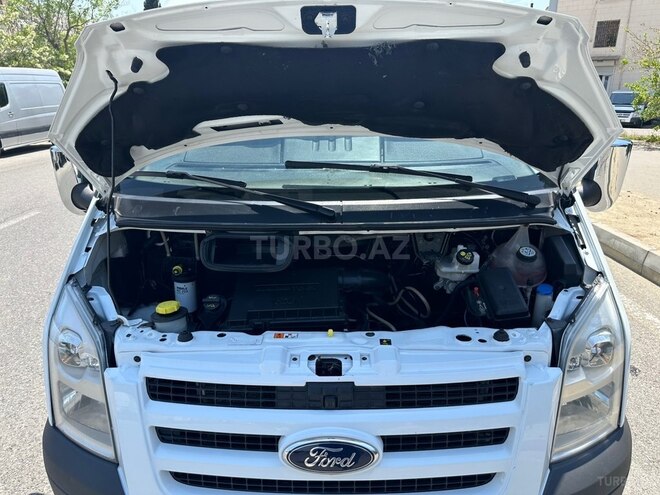 Ford Transit-12