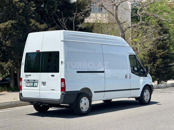 Ford Transit-5