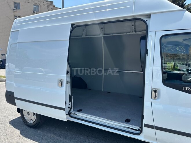 Ford Transit-8