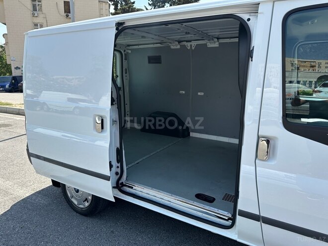 Ford Transit-10