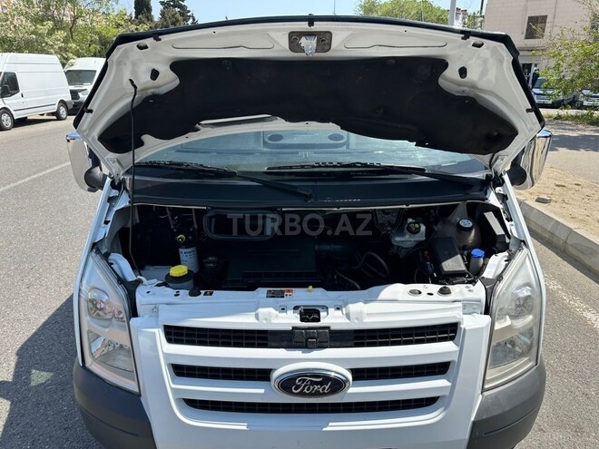 Ford Transit-13