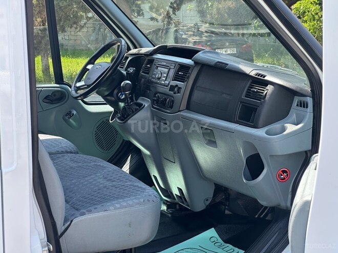 Ford Transit-12