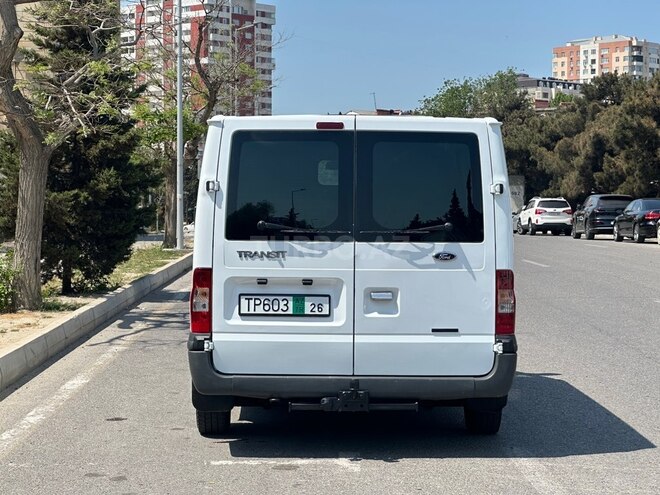 Ford Transit-7
