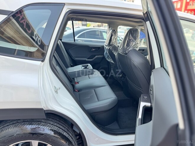 Toyota RAV4-16
