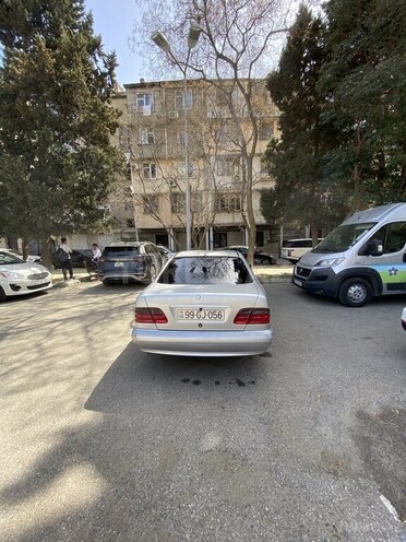 Mercedes E 220-4