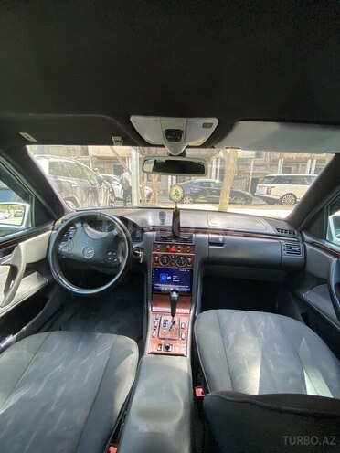 Mercedes E 220-3