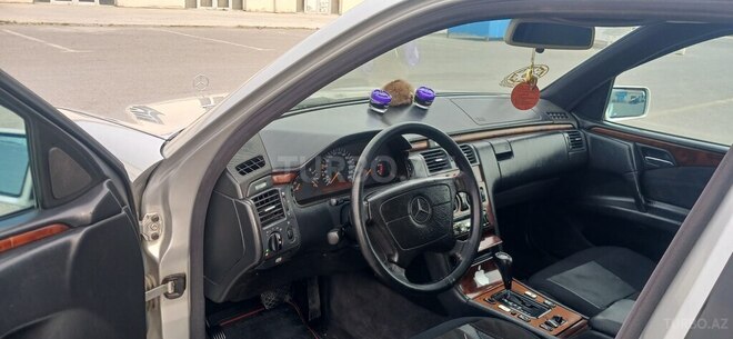 Mercedes E 280-7