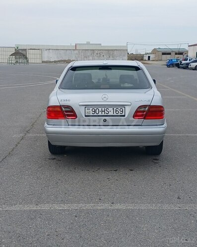 Mercedes E 280-4