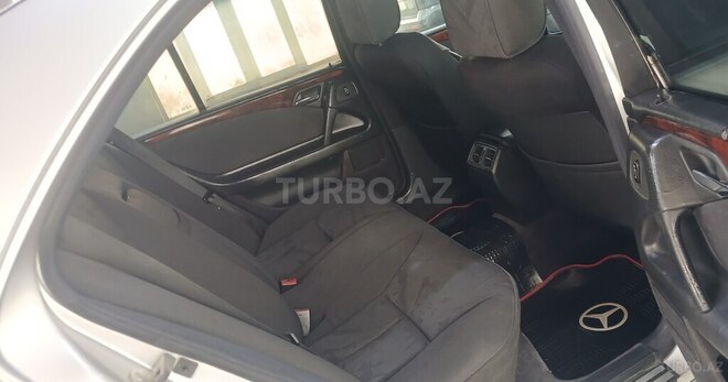 Mercedes E 280-10