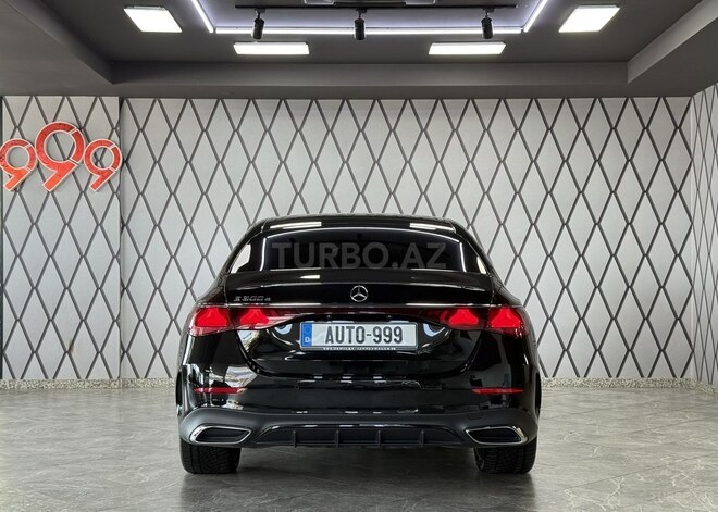 Mercedes E 300 e-7