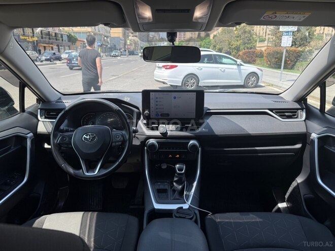 Toyota RAV4-8