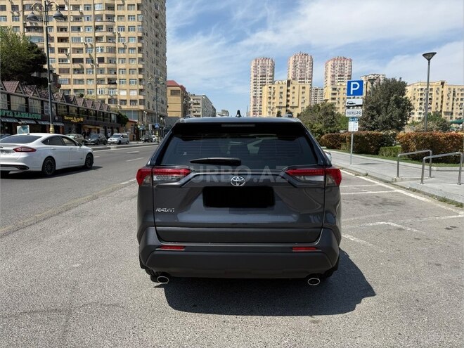 Toyota RAV4-6