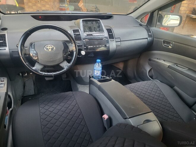 Toyota Prius-4