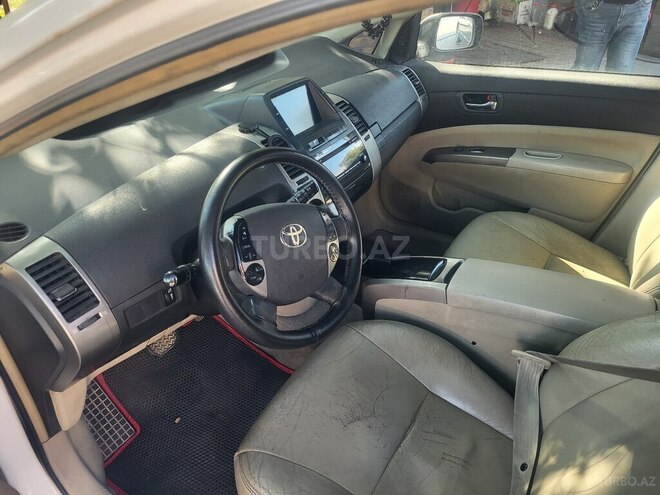 Toyota Prius-5