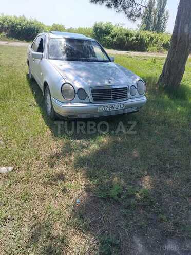 Mercedes E 230-1