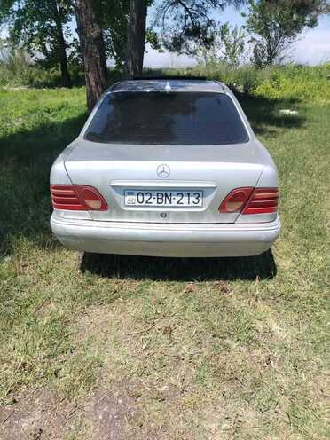 Mercedes E 230-2