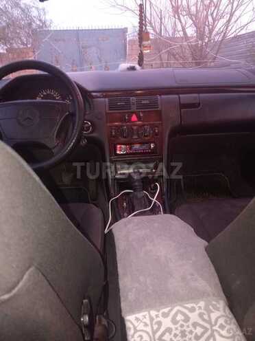 Mercedes E 230-3