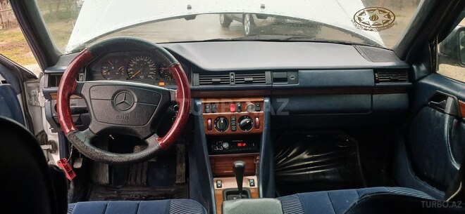 Mercedes E 280-9