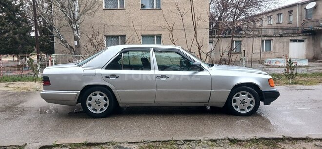 Mercedes E 280-13