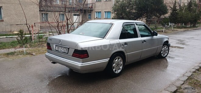Mercedes E 280-12
