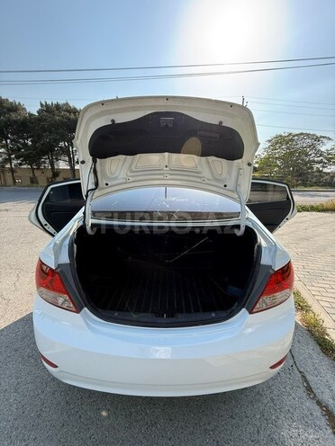 Hyundai Accent-5