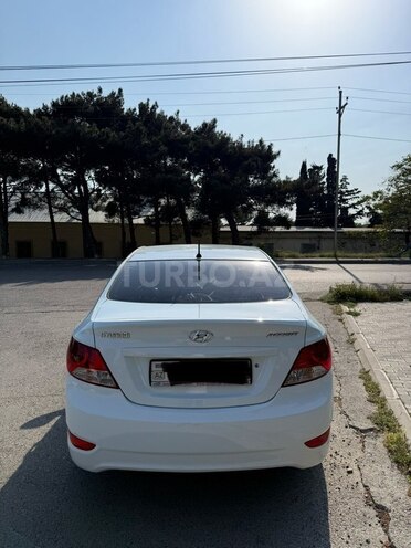 Hyundai Accent-3