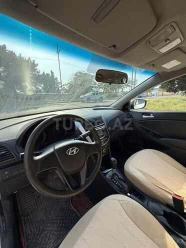 Hyundai Accent-6