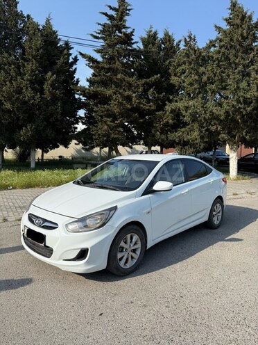 Hyundai Accent-2