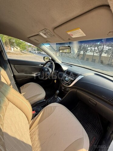 Hyundai Accent-7