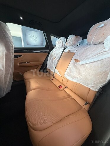 Geely Galaxy L7-6