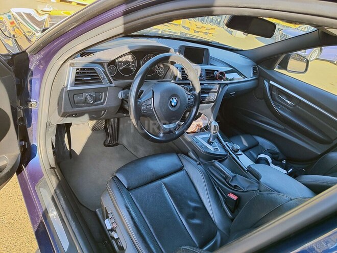 BMW 330e-13