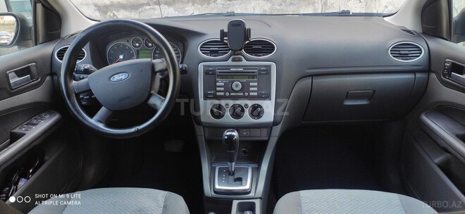 Ford Focus-13