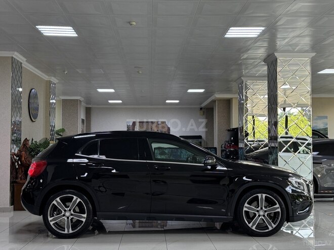 Mercedes GLA 250 4MATIC-7
