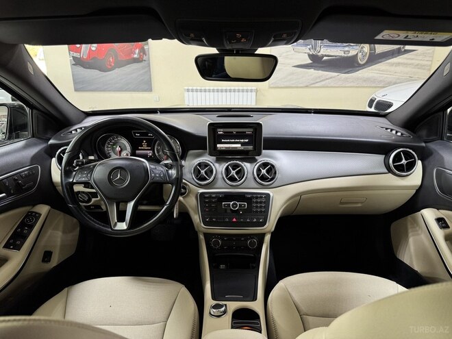 Mercedes GLA 250 4MATIC-10