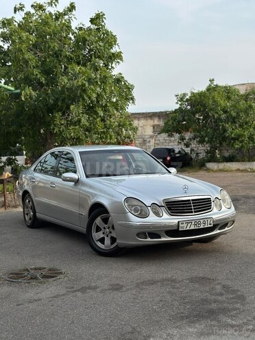 Mercedes E 220-1
