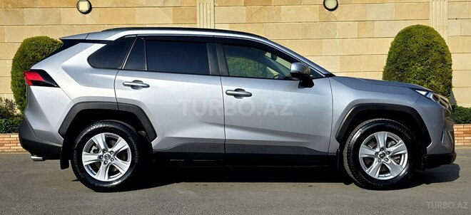 Toyota RAV4-17