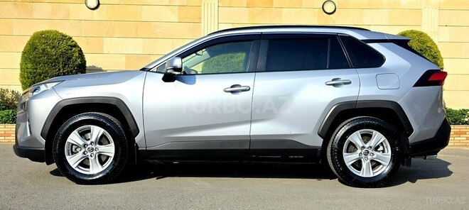 Toyota RAV4-16