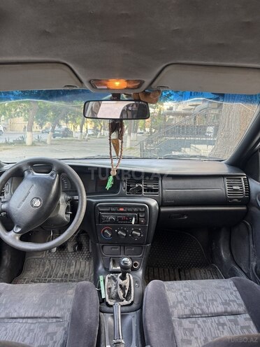 Opel Vectra-3