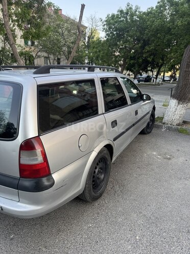 Opel Vectra-4
