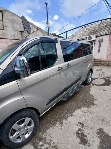 Ford Tourneo Custom-3