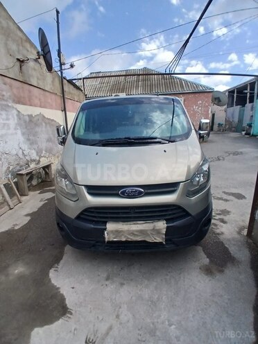 Ford Tourneo Custom-1
